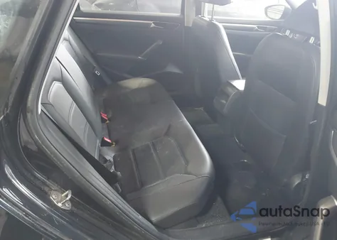 2018 Volkswagen Passat 2.0T R-Line/2.0T S z USA, uszkodzony, nr VIN 1VWAA7A30JC038361